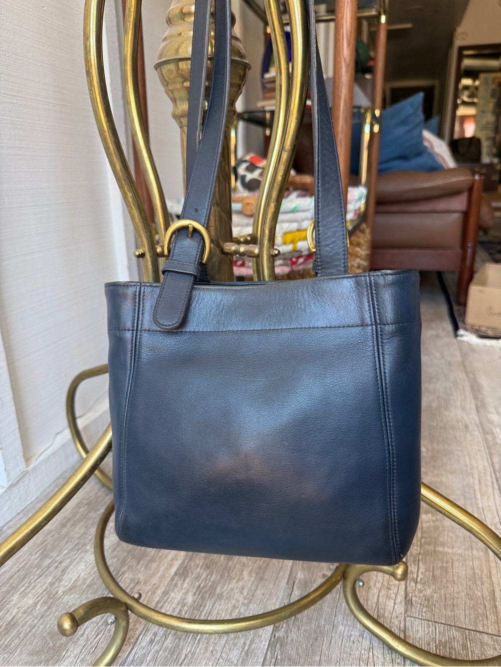 VTG Coach | SOHO Buckle Bag | Navy
Gently Loved